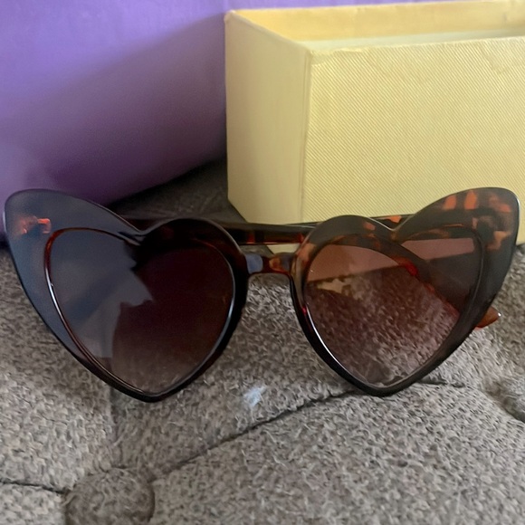 Accessories - Brown Heart Sunglasses